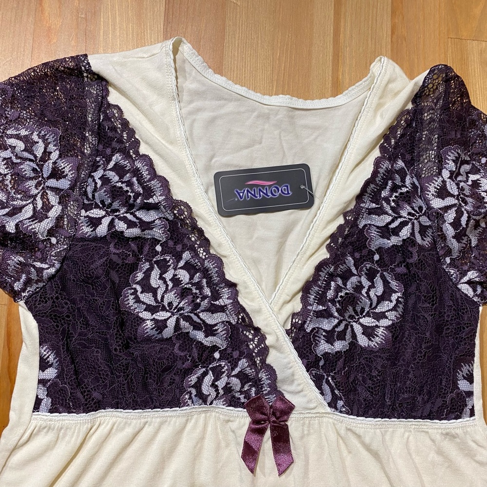 Beautiful night dress, made in Europe, color cream, size M, NWT